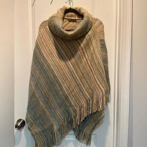 Do everything‎ in love poncho